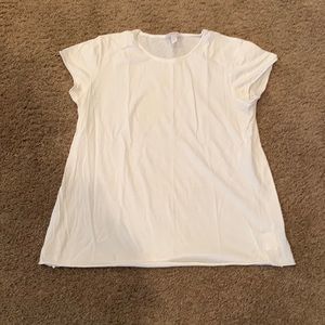 Woman’s maternity shirt